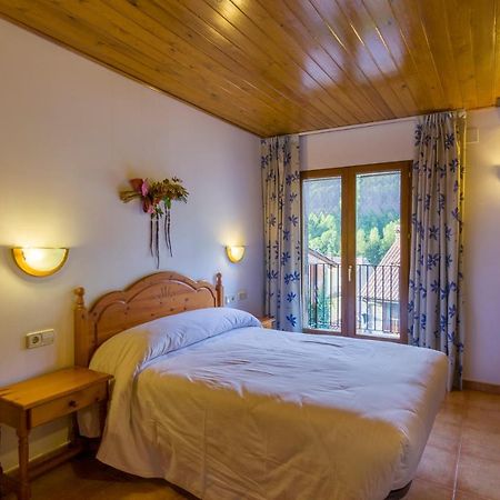 Hostal Cal Mestre Вилальонга-де-Тер Экстерьер фото