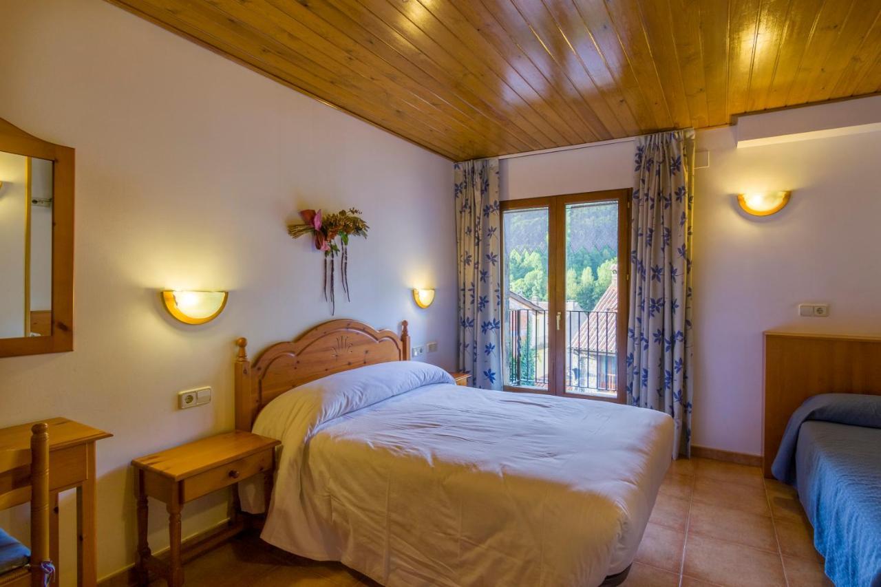 Hostal Cal Mestre Вилальонга-де-Тер Экстерьер фото