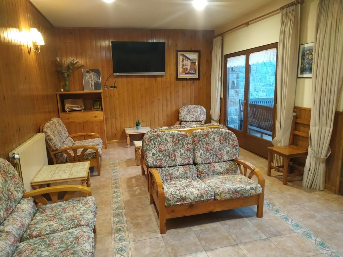 Hostal Cal Mestre Вилальонга-де-Тер Экстерьер фото