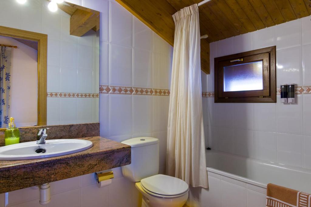 Hostal Cal Mestre Вилальонга-де-Тер Экстерьер фото