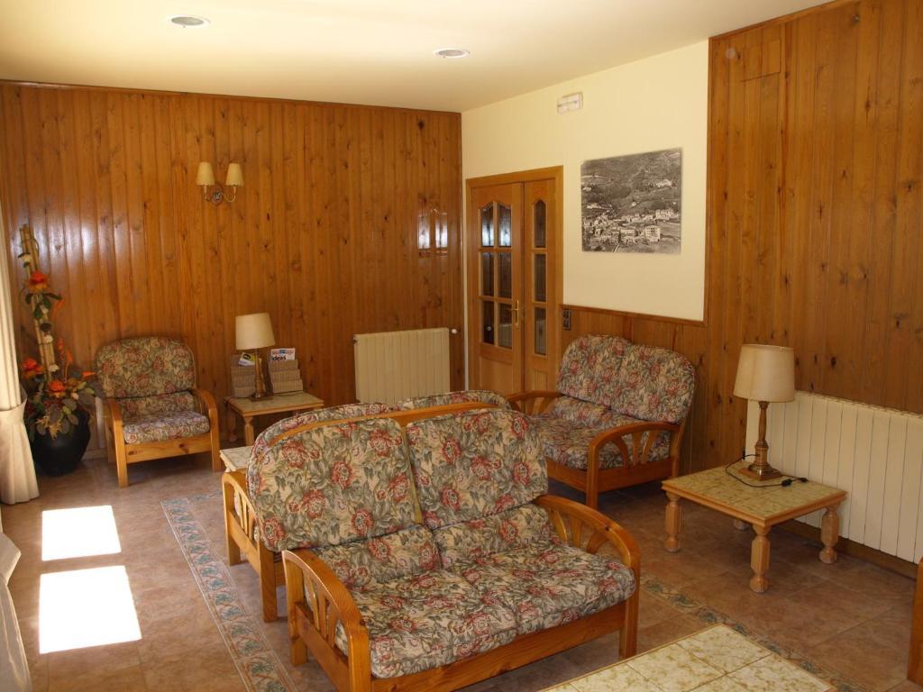 Hostal Cal Mestre Вилальонга-де-Тер Экстерьер фото